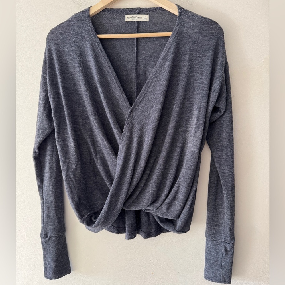Abercrombie & Fitch Blue Wrap Lightweight‎ Sweater Top